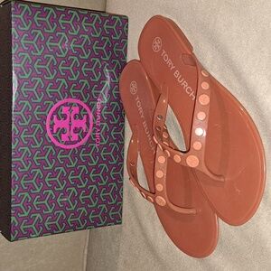 ✨️EUC✨️ Tory Burch Studded Jelly Flip Flop Sandal, Size 6, Tan (Canela 200)